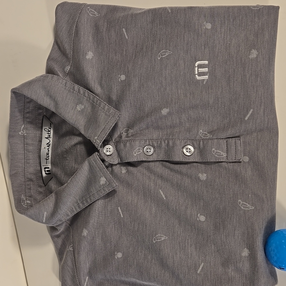 TRAVIS MATHEW GRAY GOLF POLO SHIRT SIZE MEDIUM COOL GRAPHIC